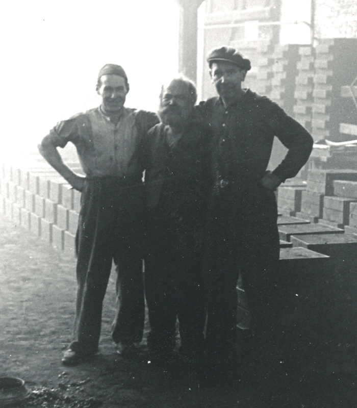 Georg Hansen, Knold, på arbejde (i midten) på Hørsholm Jernstøberi, ca. 1960