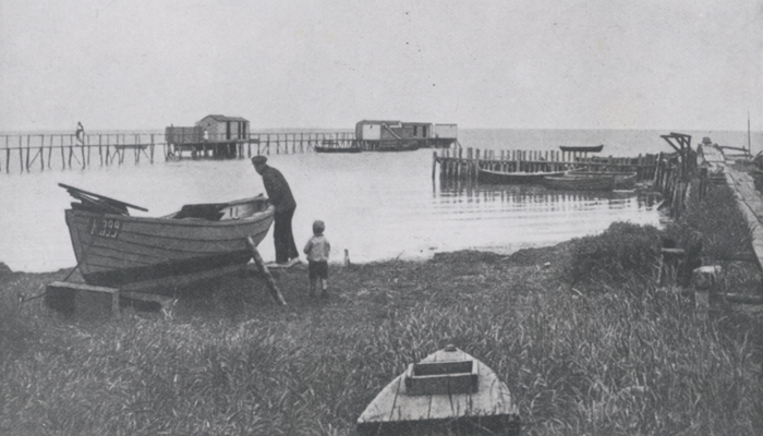 Rungsted Havn - fisker Ole Nielsen og hans søn Malte, ca. 1920