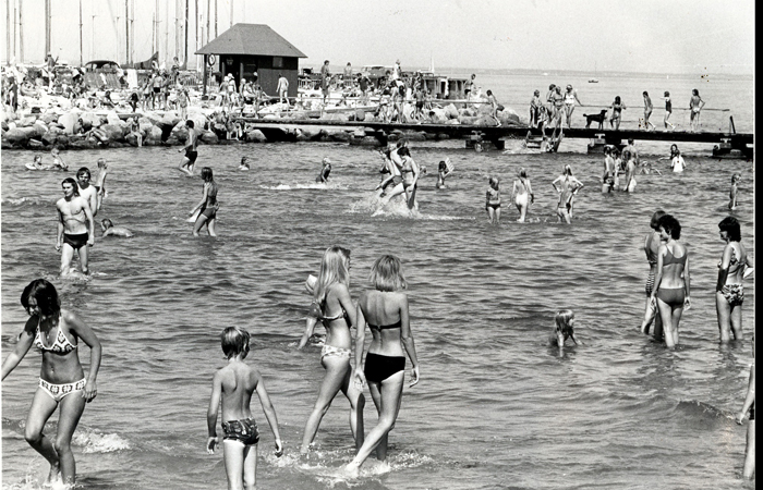 badeliv 1976: Den nyanlagte badestrand langs sydmolen på den nuværende havn (anlagt 1974/74).